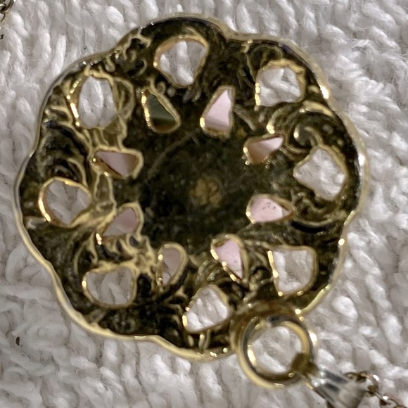 Vintage Ceramic Pink Rose Pendant In Gold Tone Setting Necklace - Picture 6 of 7